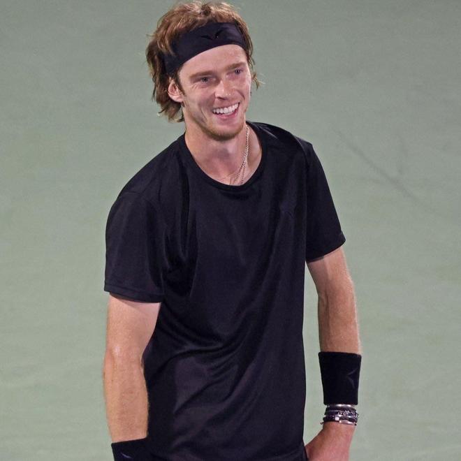 英国网球队横扫世界网球队，德约科维奇完成帽子戏法