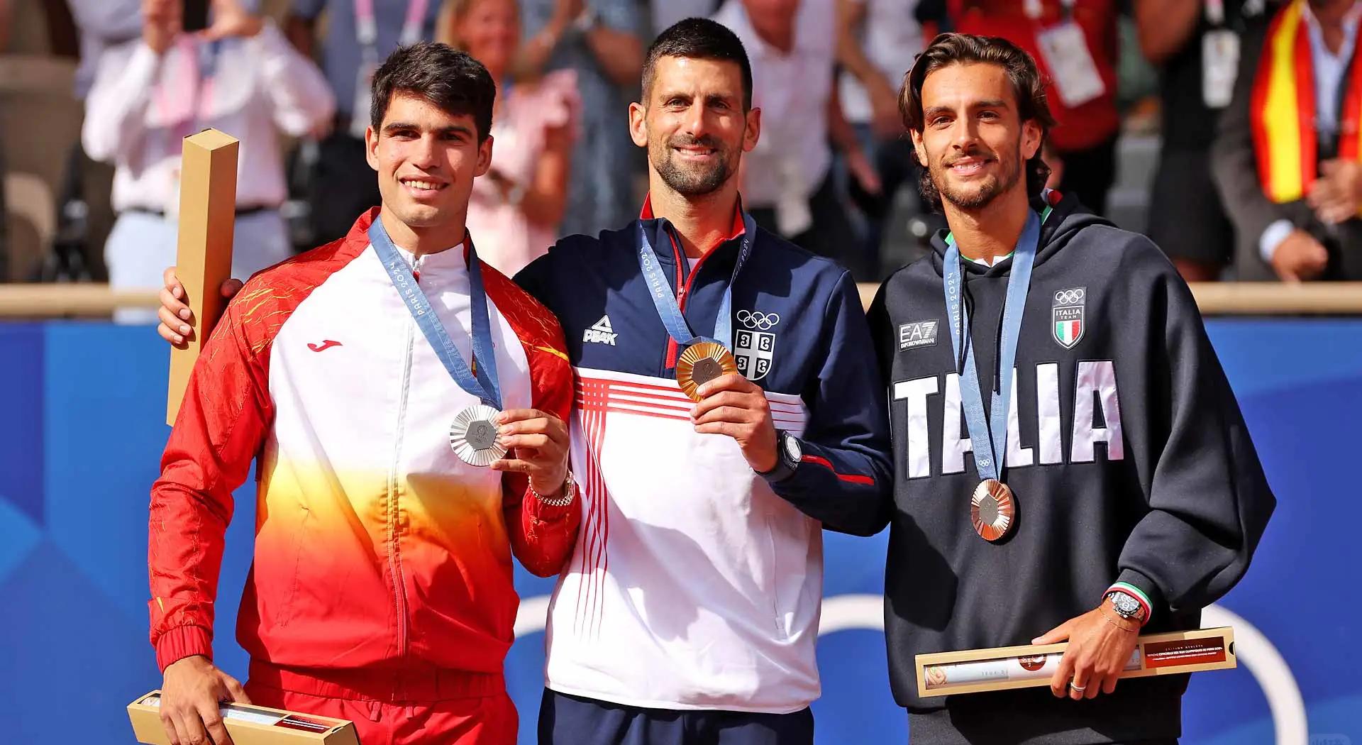 包含澳大利亚网球队险胜意大利网球队，德约科维奇惊艳世界的词条