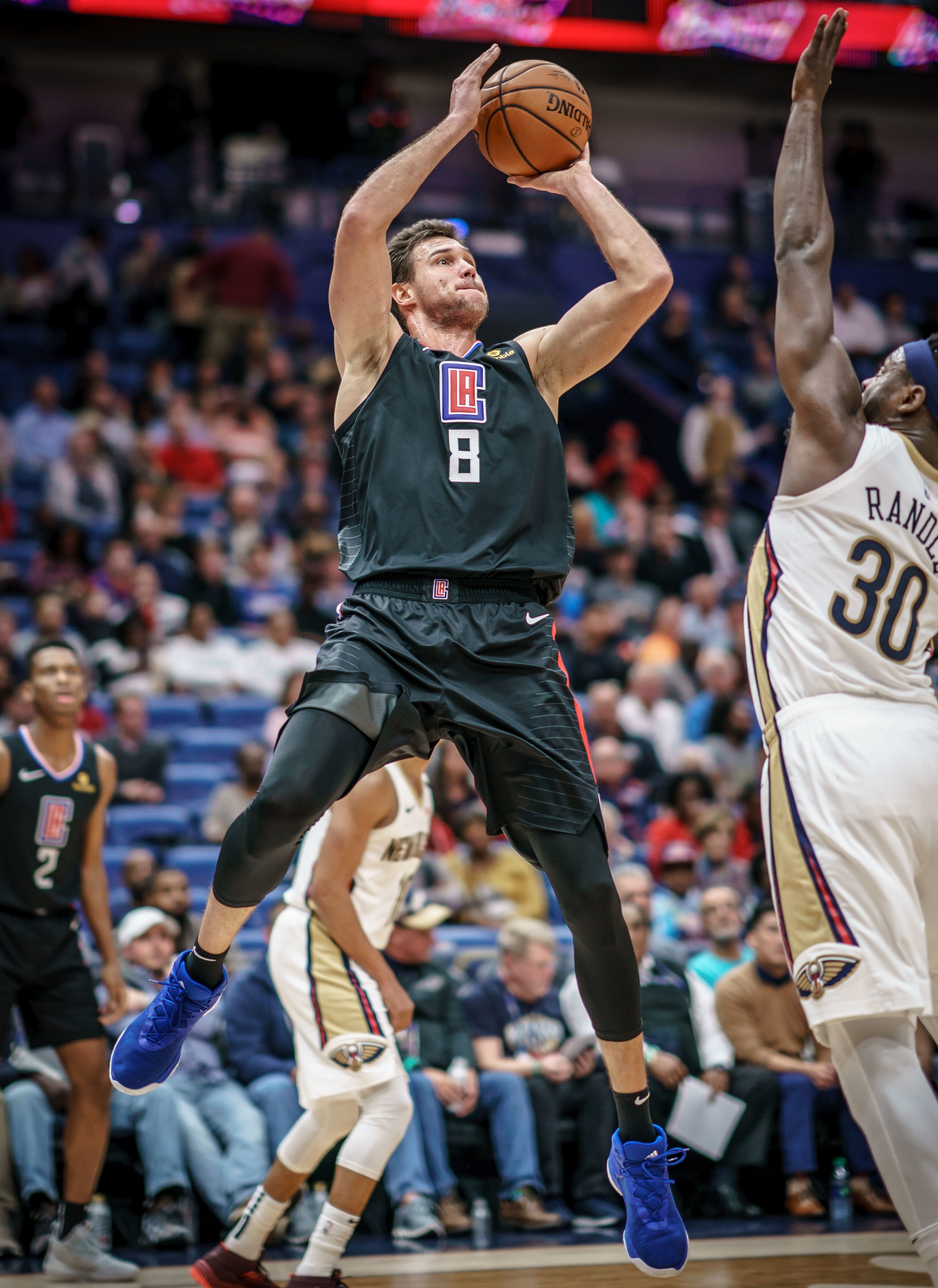 国王绝地反击76人，加里纳利送出助攻