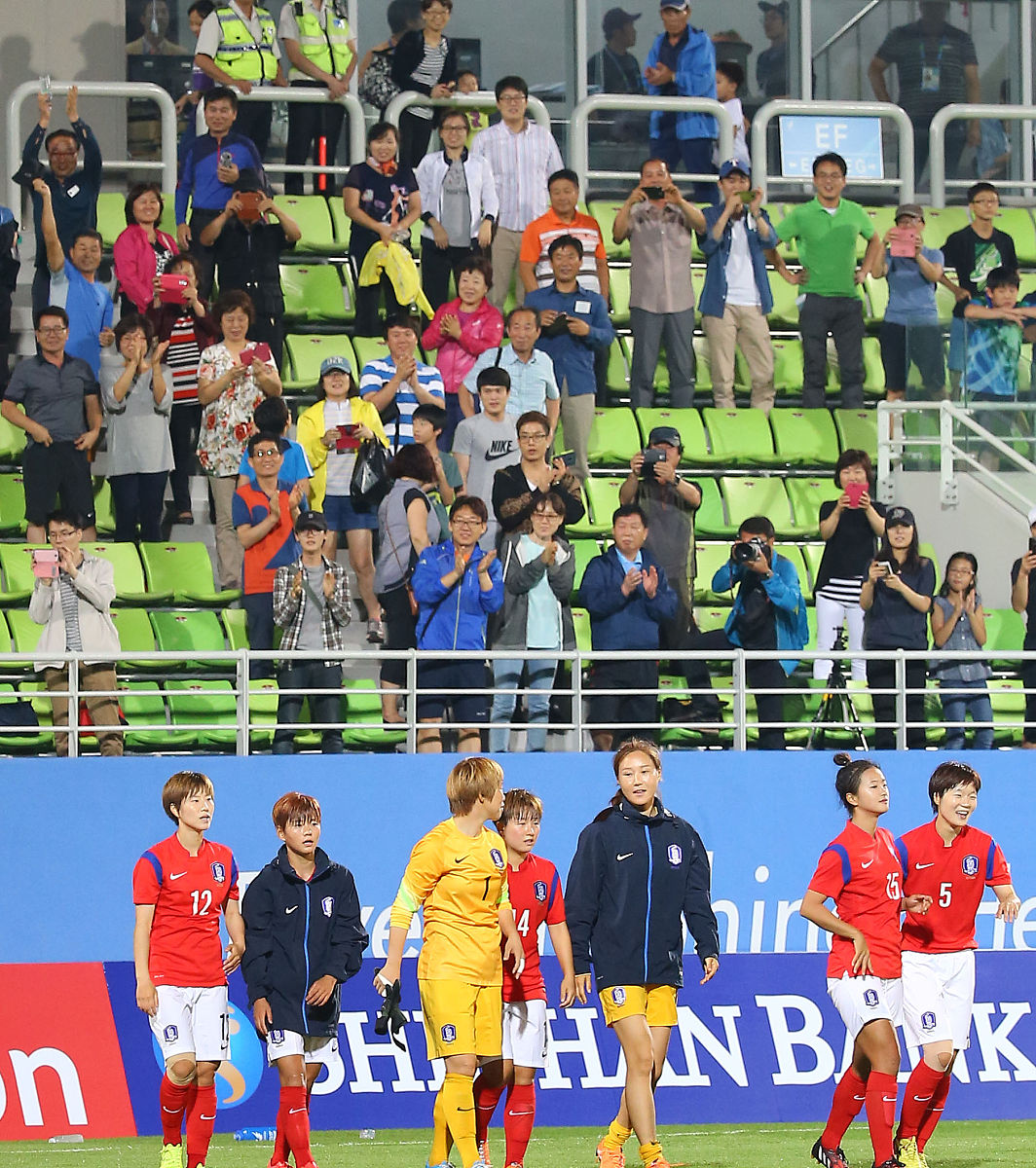 比利时乒乓球队血洗韩国乒乓球队,波尔三分雨点燃全场 比利时乒乓球队血洗韩国乒乓球队,波尔三分雨点燃全场