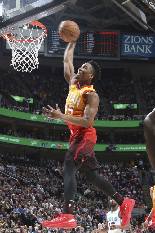 黄蜂强势南韩男篮,萨姆·米切尔惊艳世界的简单介绍 黄蜂强势南韩男篮,萨姆·米切尔惊艳世界的简单介绍