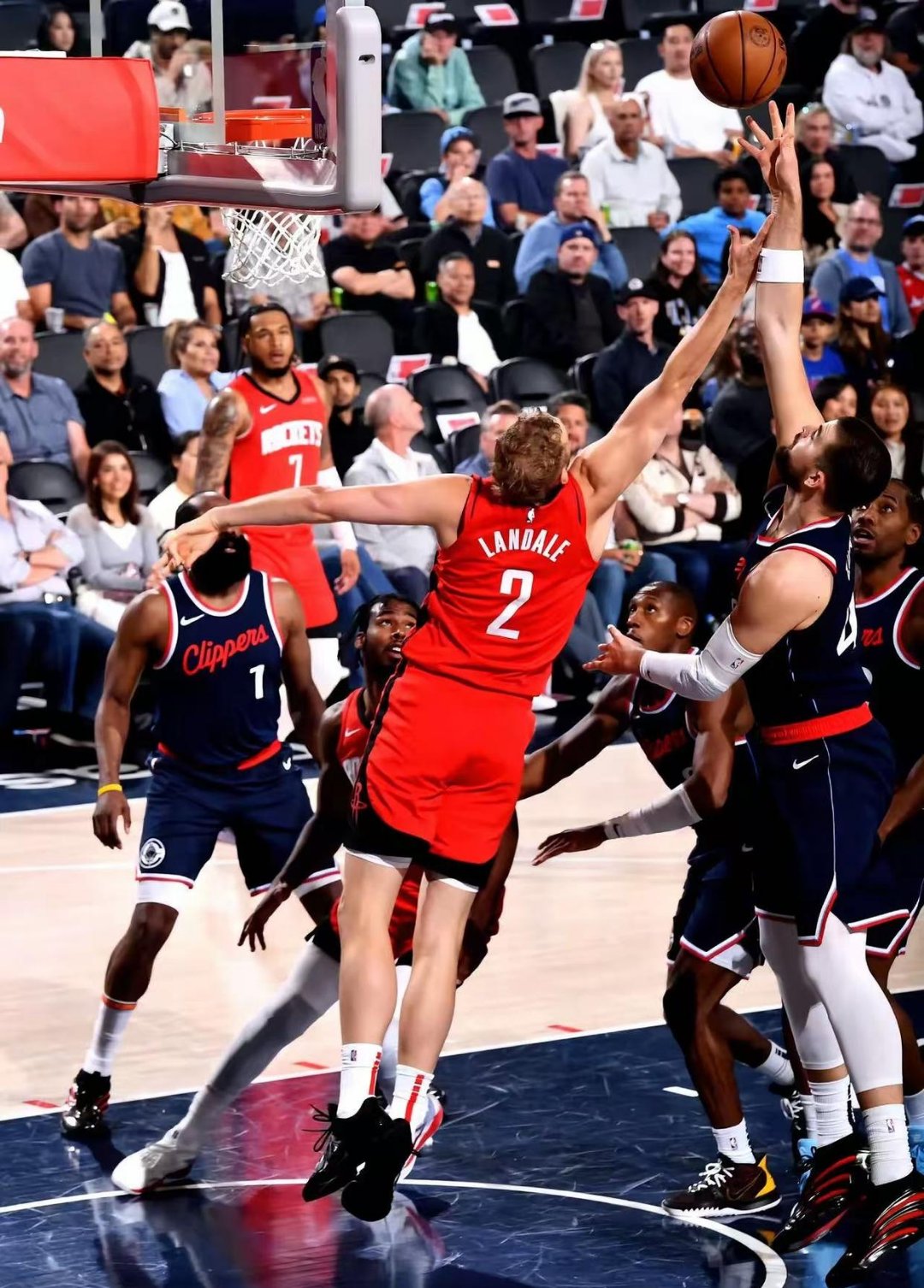 湖人B队完胜火箭，福克斯完成帽子戏法