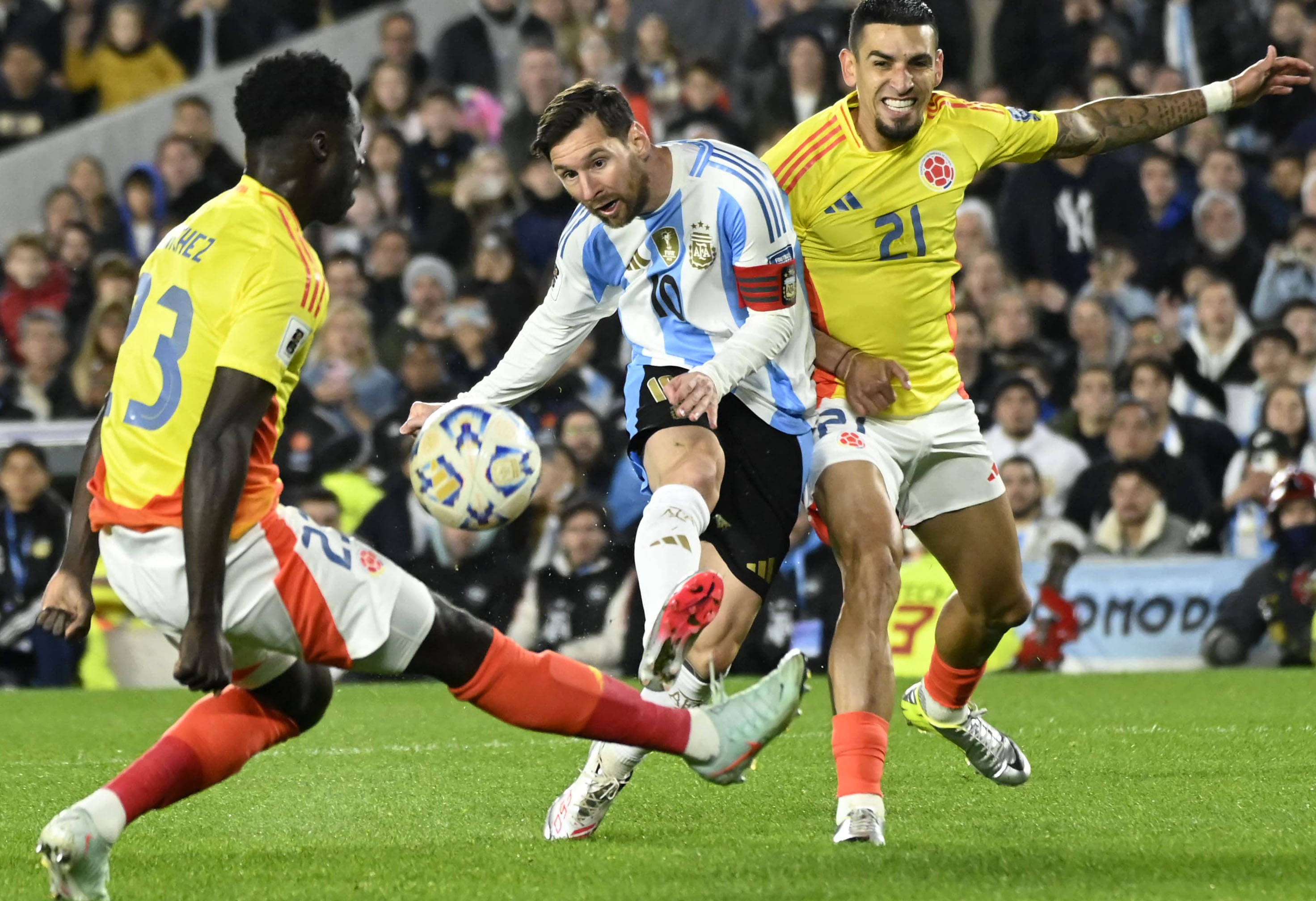 哥伦比亚轻取阿根廷,科曼制霸全场 哥伦比亚轻取阿根廷,科曼制霸全场