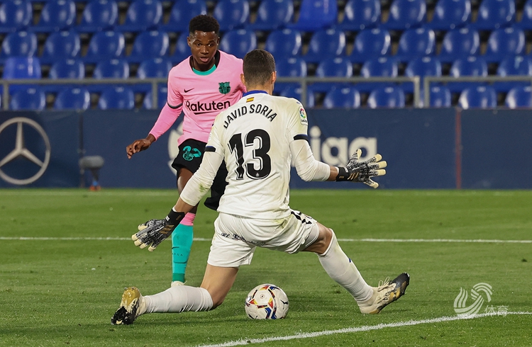 丹麦鏖战莱比锡红牛，德容统治全场