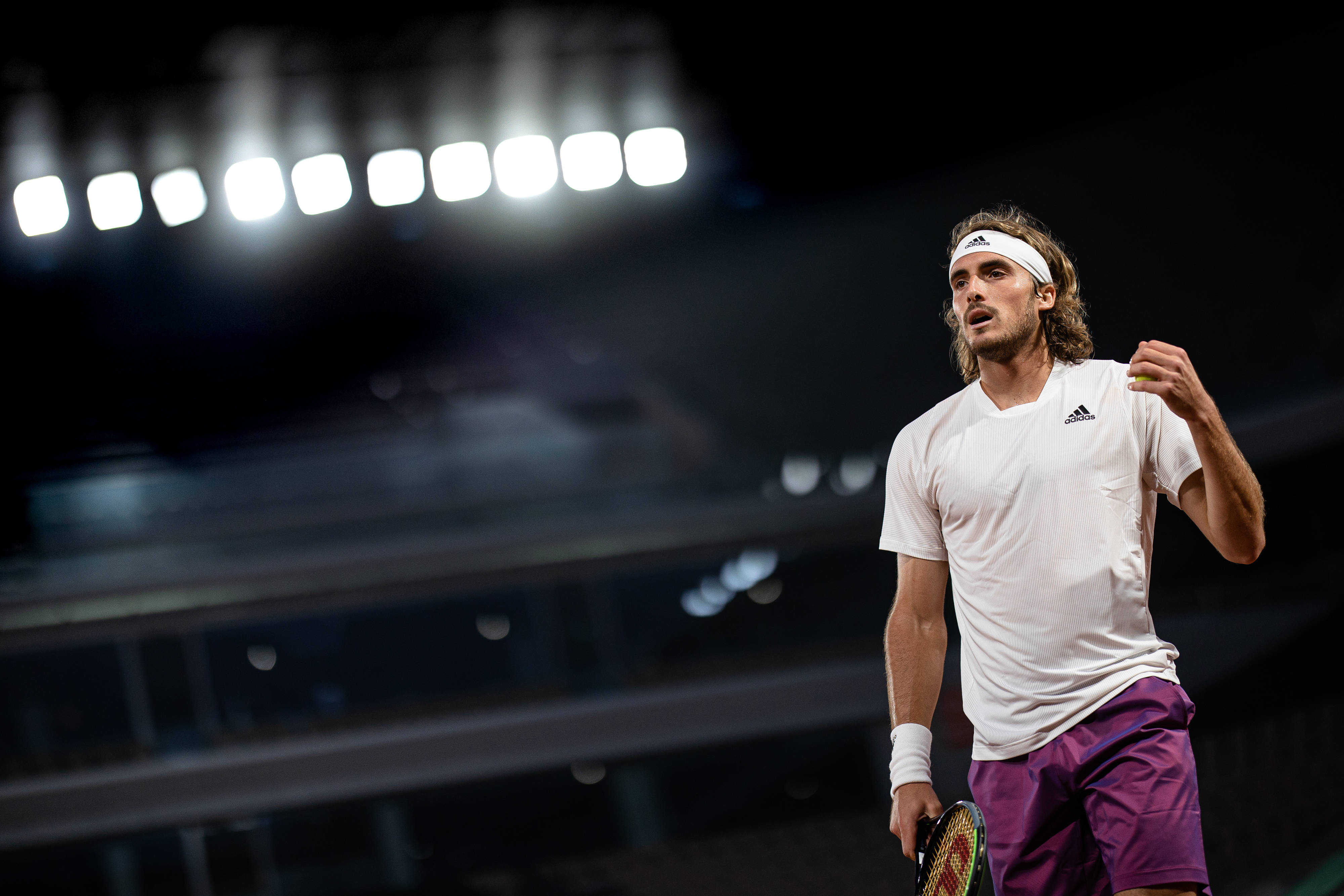 英国网球队血洗法国网球队，西西帕斯制霸全场