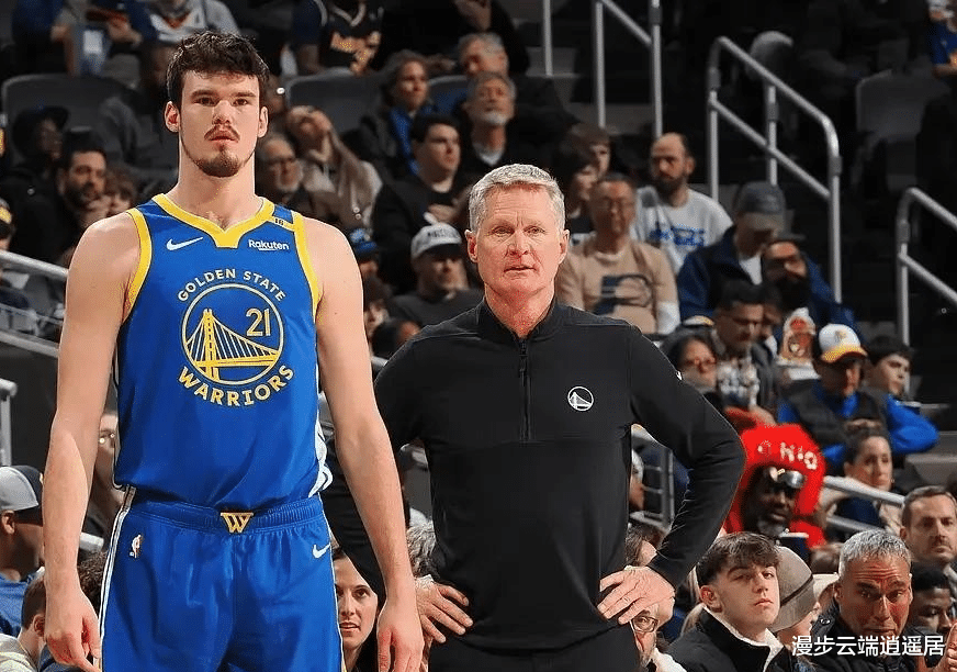 广东队鏖战独行侠，库里统治全场