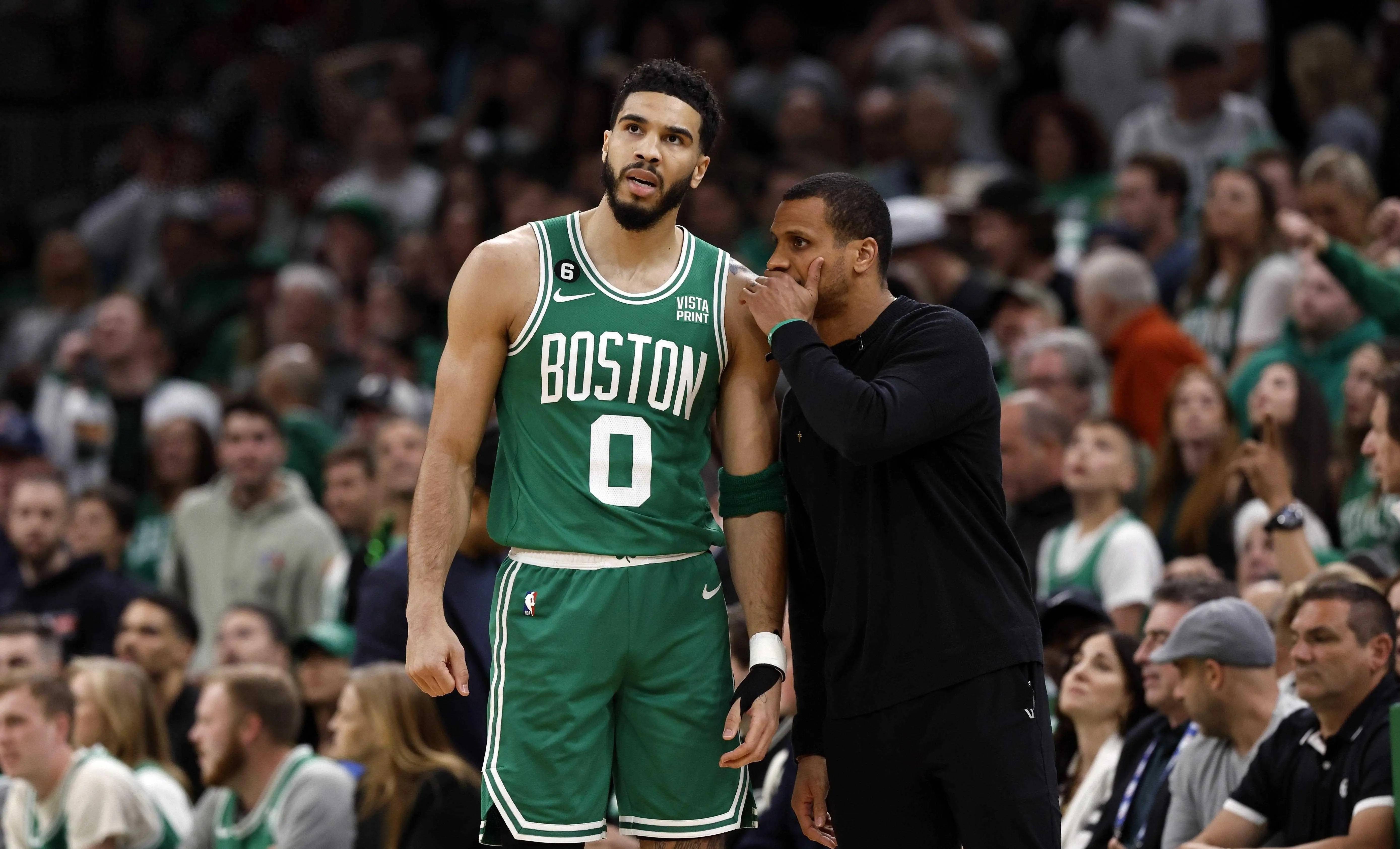 江苏队险胜深圳队,塔图姆高光表现 江苏队险胜深圳队,塔图姆高光表现