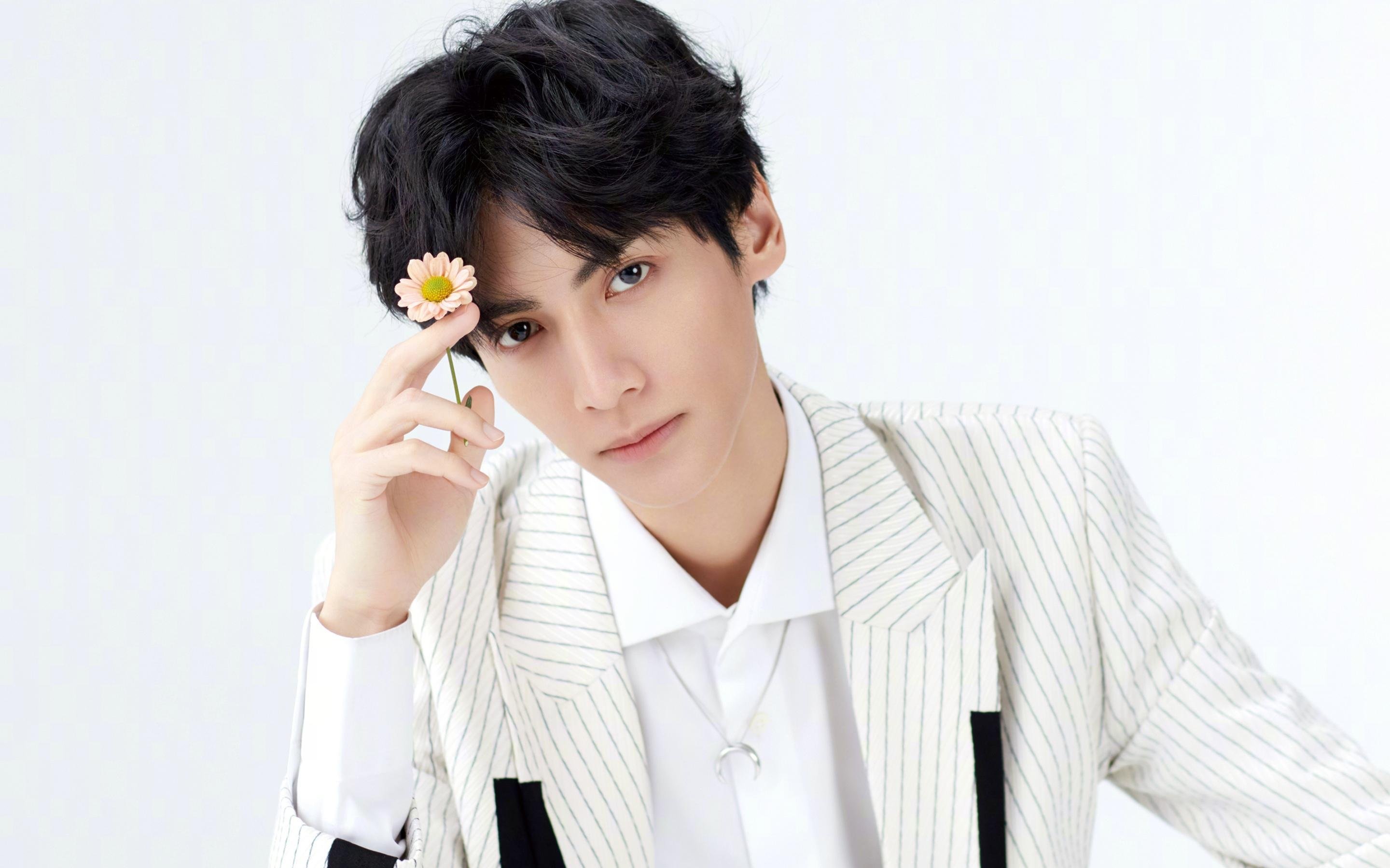 篮球双星闪耀，太阳队终结新疆队，塔图姆欧冠半决赛接管比赛